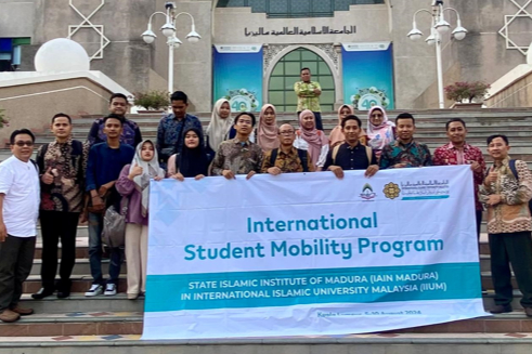Dua Recognisi Internasional diperoleh 19 Mahasiswa Lintas Fakultas IAIN Madura di Malaysia
